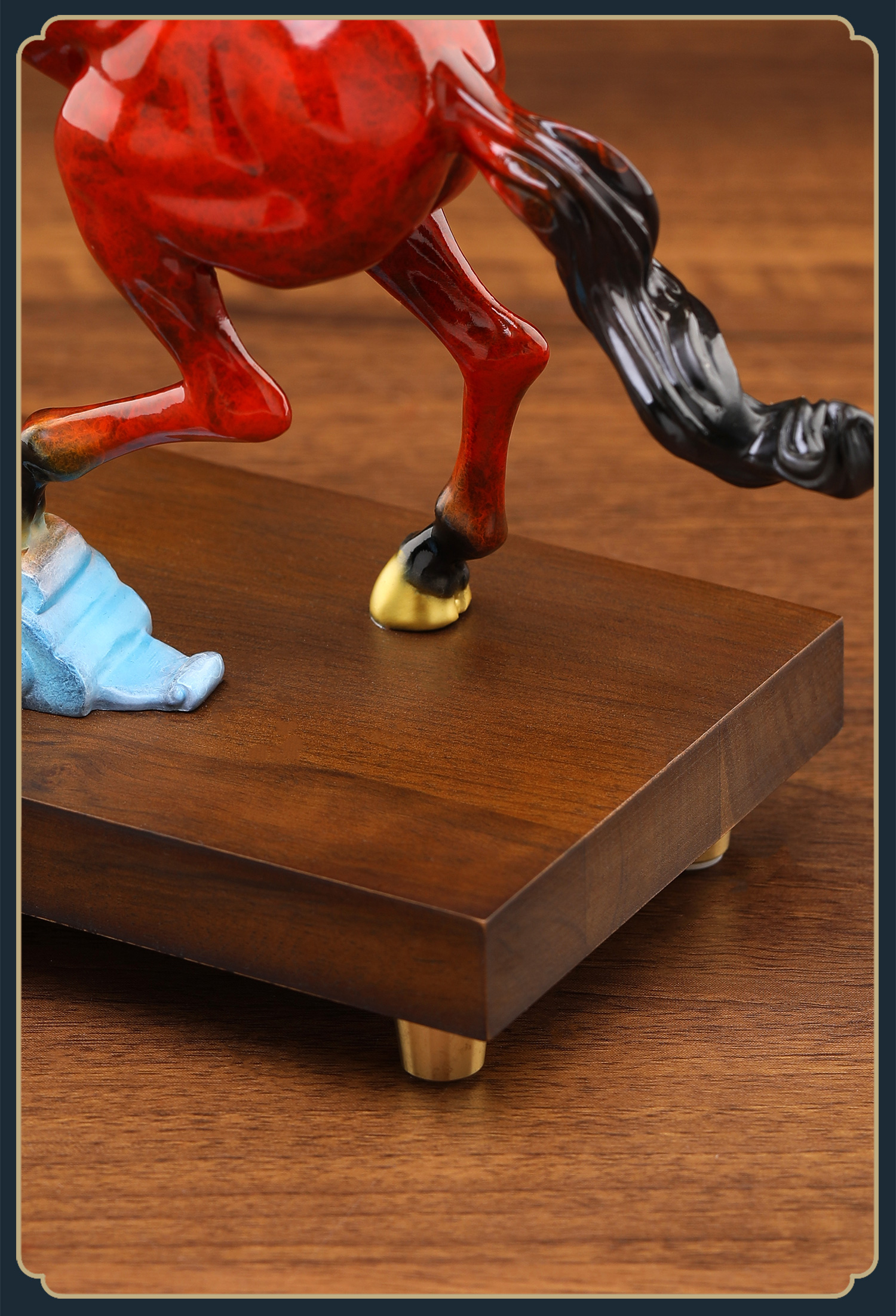 Statue de cheval en laiton massif